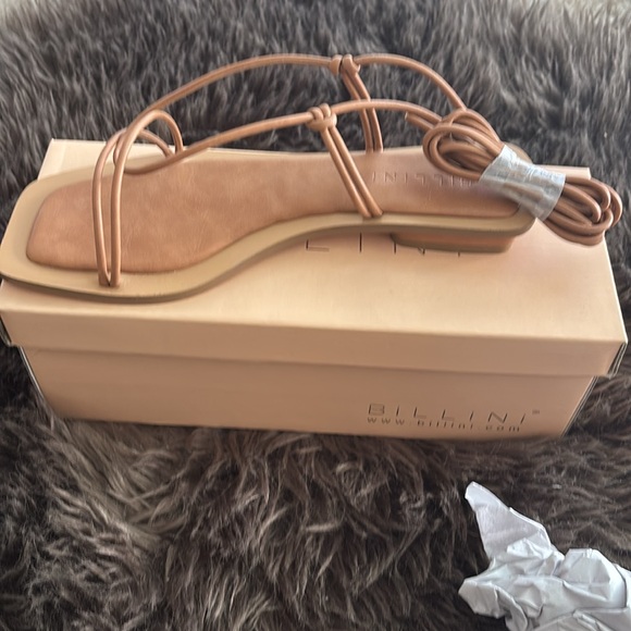 Billini flat ankle wrap sandals. Tan size 7. Never worn - Picture 3 of 3